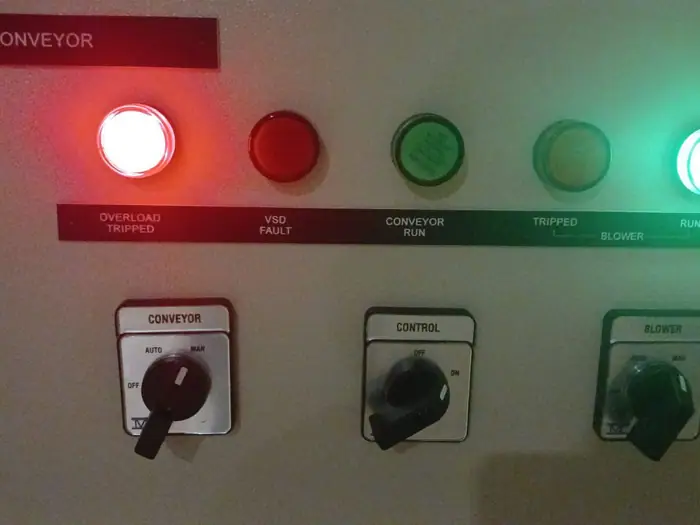 Conveyor control station