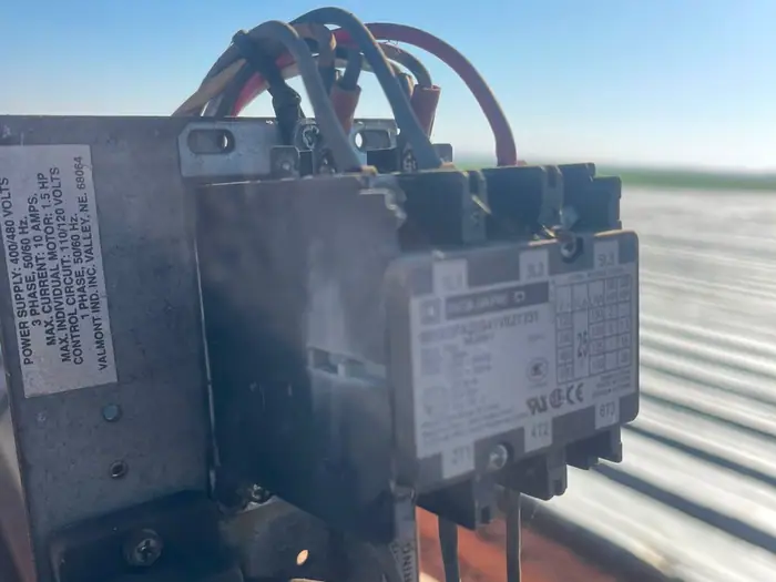Pivot starter and control gear